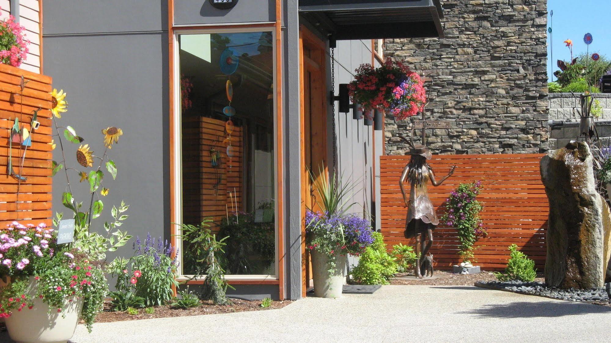 Cormier'S Studio Guest Suites Penticton Exterior photo